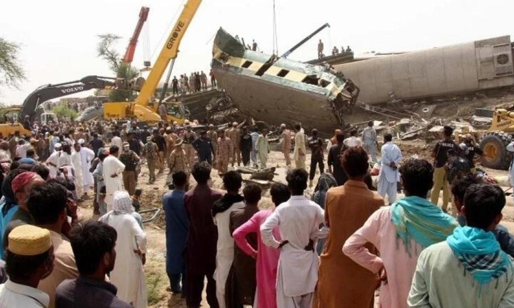 Πακιστάν: Δεκάδες νεκροί και τραυματίες από σύγκρουση δύο τρένων